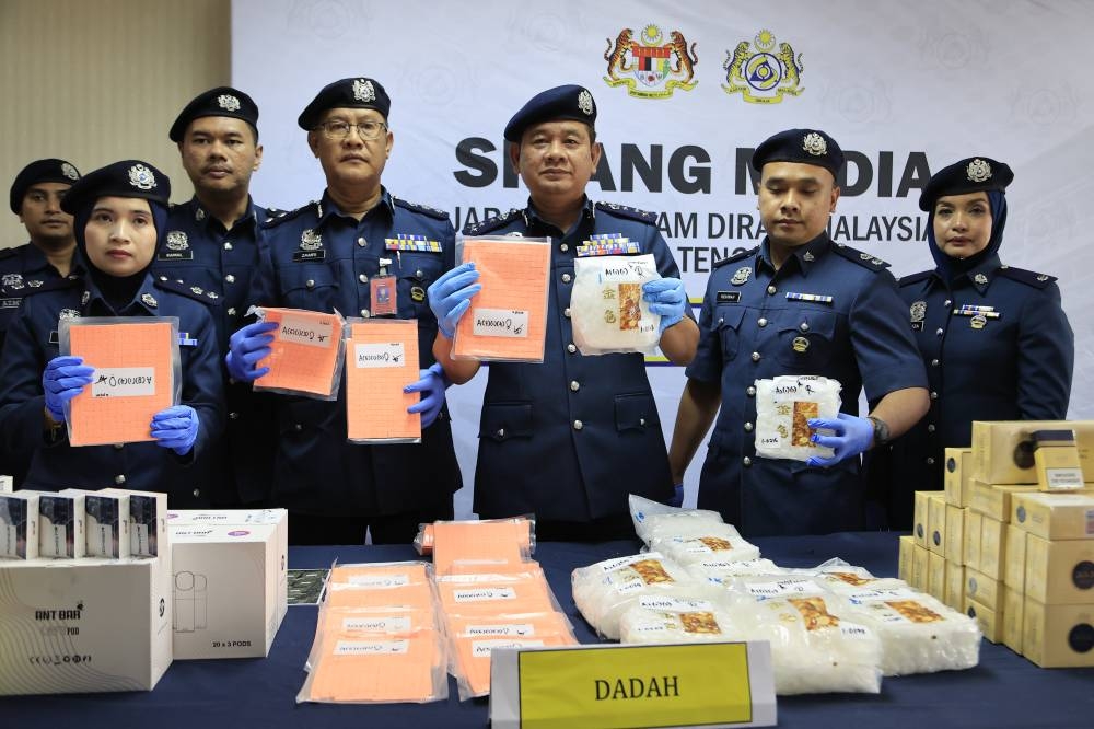 KLIA Customs officers foil RM2.65 million drug smuggling attempts
