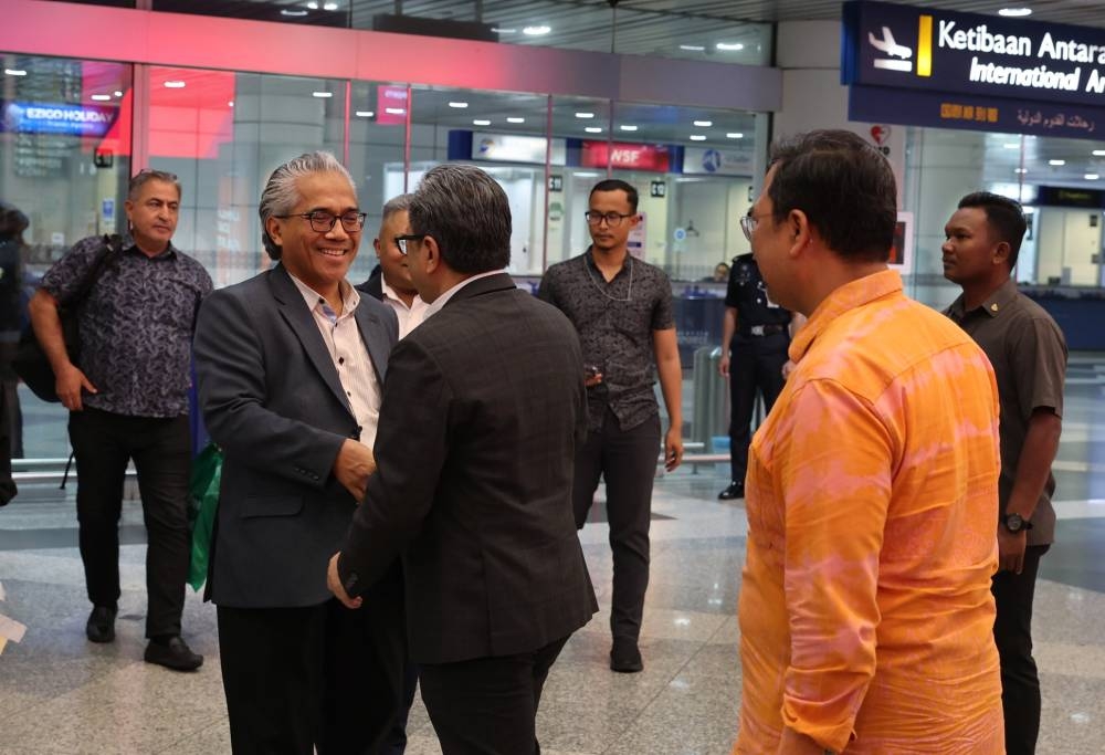 Malaysians in Iran rely on SMS amid roaming shutdown