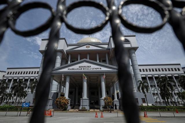 High Court orders transfer of land title from Tun M and three other trustees to Umno