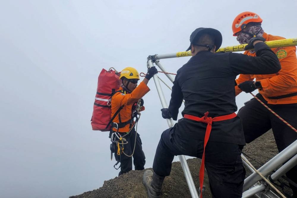 Brazilian tourist dies after four days trapped in Indonesian volcano