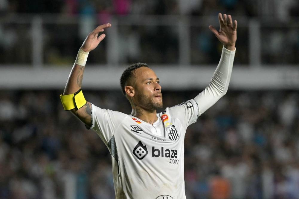 Neymar signs contract extension with Santos