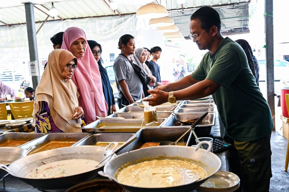 Nasi Berlauk Juedin offers ‘rahmah' price to help the less fortunate