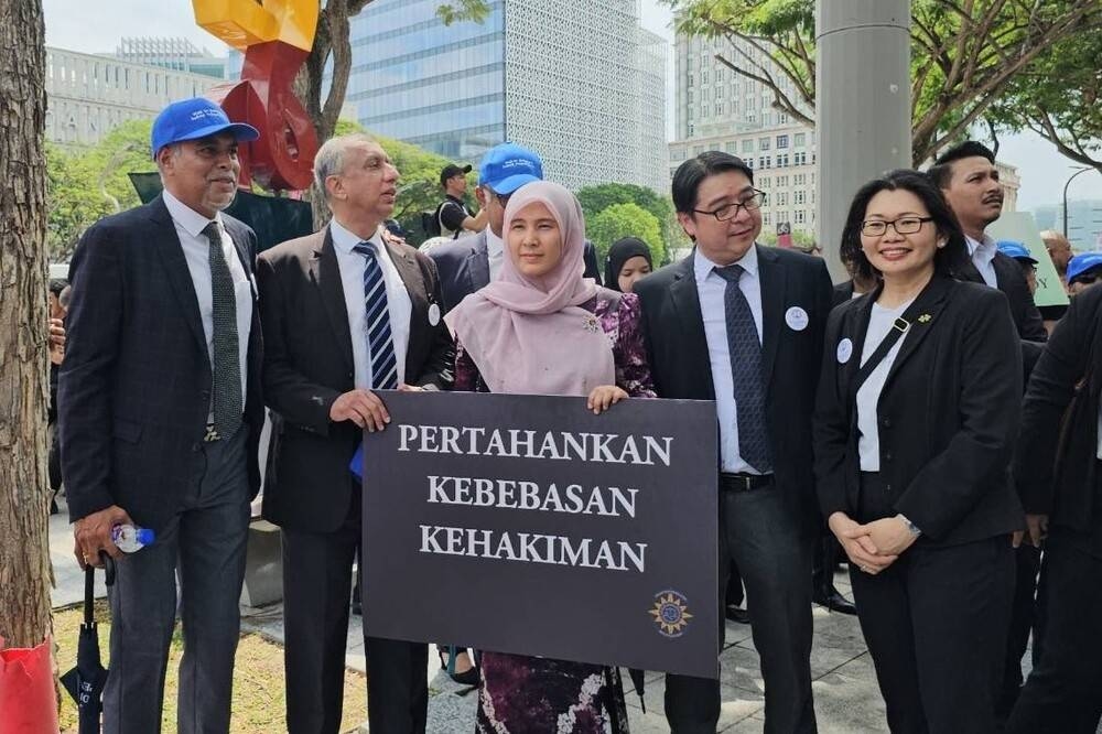 Nurul Izzah's surprise appearance: PKR's second opinion or reformist gimmick?