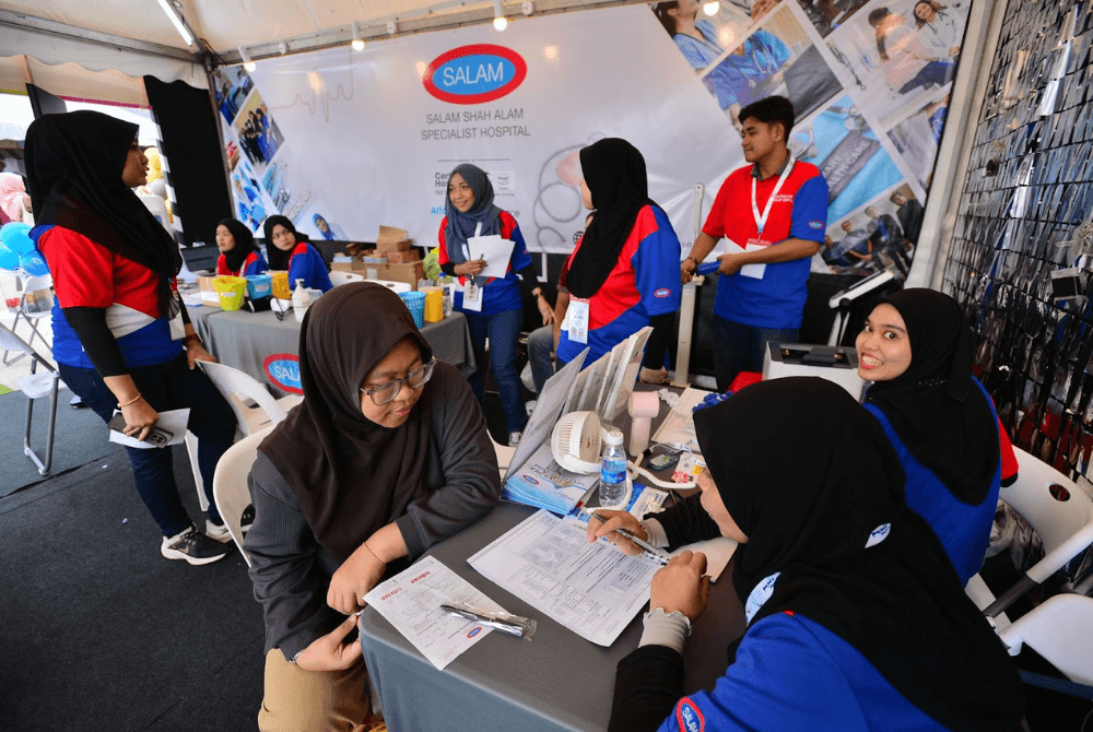 Trusted, quality and affordable care: SALAM Shah Alam Specialist Hospital shines at Karnival Siang Malam