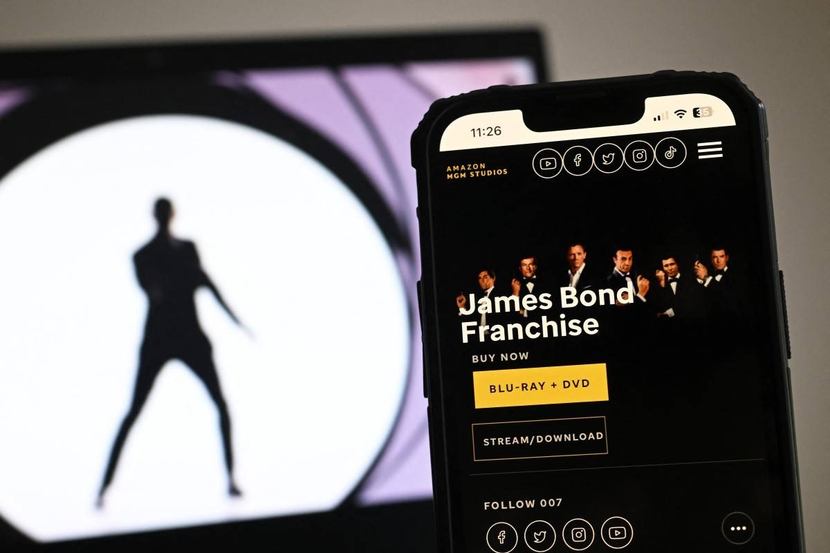 'Peaky Blinders' creator to pen new James Bond movie
