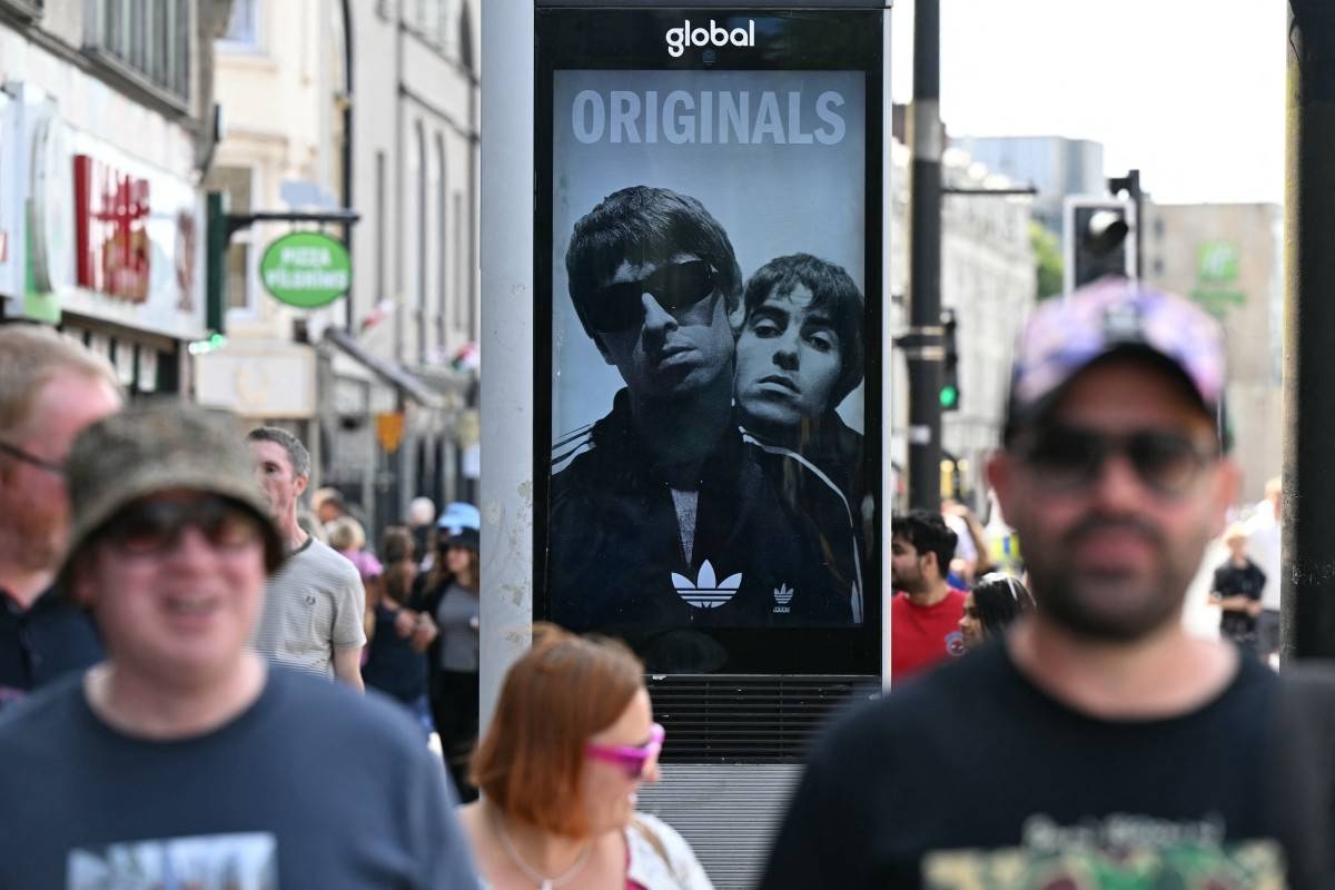 Man dies after falling at Oasis gig in London