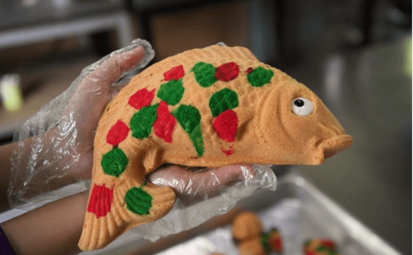 'Bahulu' in various shapes, colours win over customers