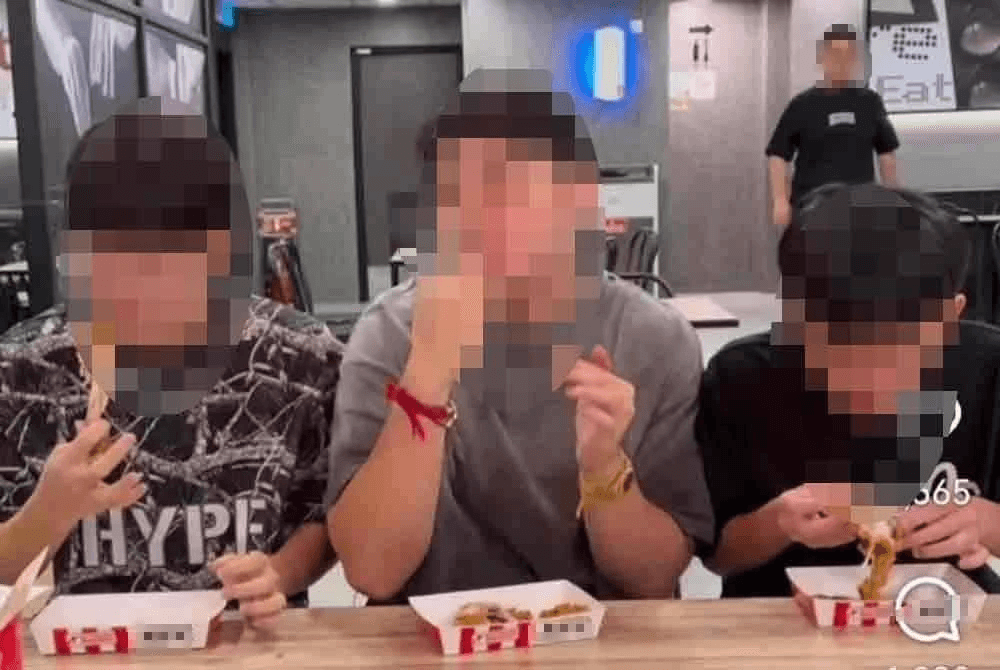 Influencers slammed for giving homeless man rice packet filled with their leftover chicken bones