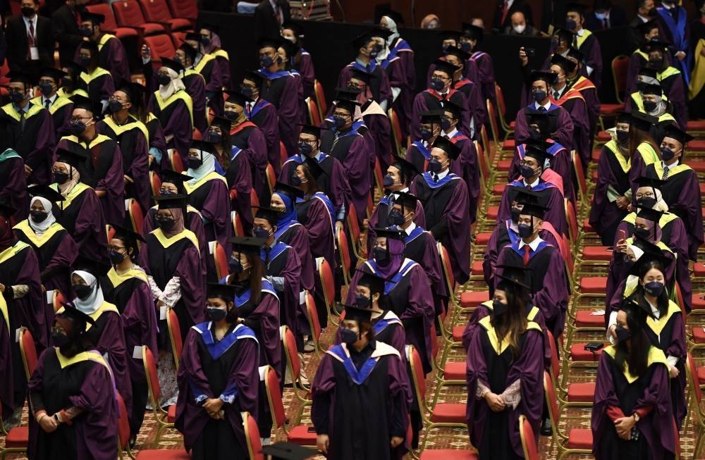 Minister refutes claims that Chinese student influx limits local university seats