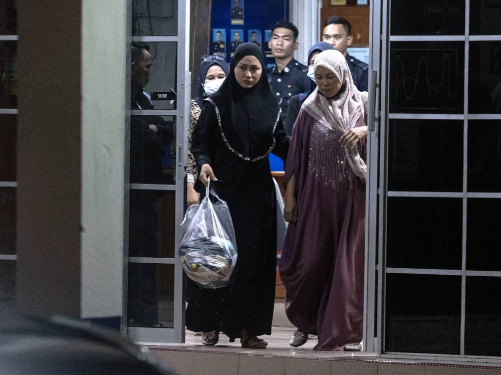 Eda Ezrin, Aida Mamat return home after statements to police