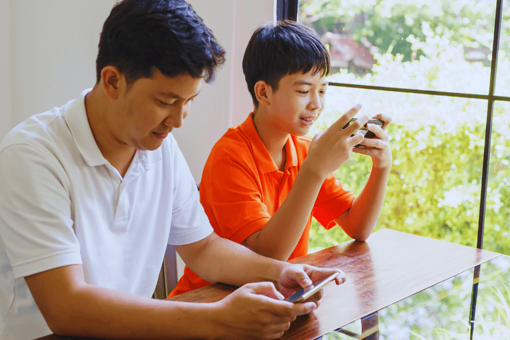 Parents glued to phones risk raising aggressive, less empathetic kids, experts warn