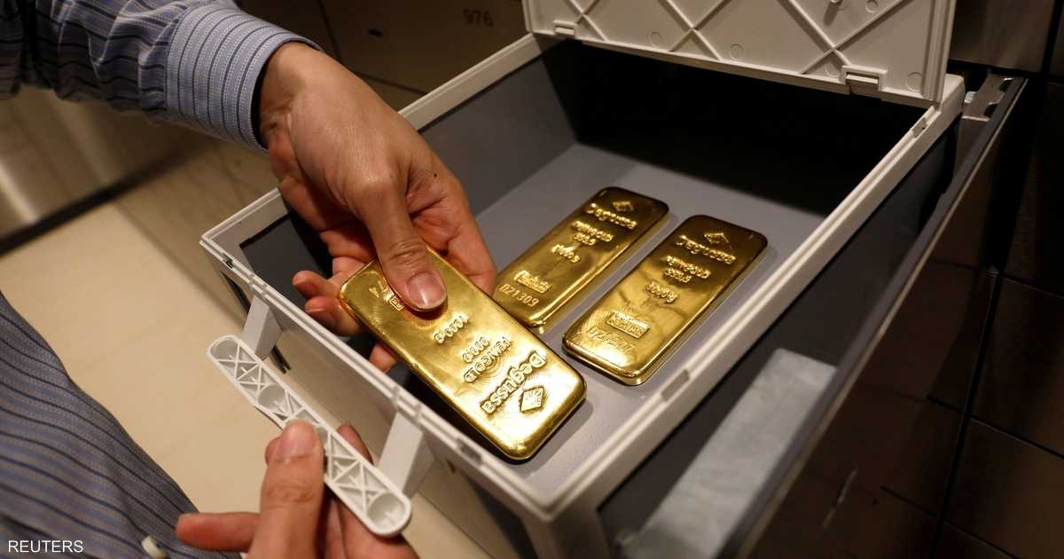 الذهب يرتفع بفضل ضعف الدولار وانتقاد ترامب لباول