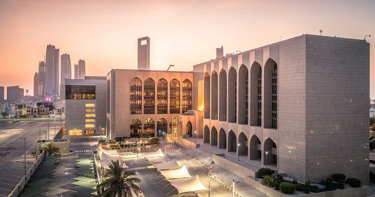 208 مليار دولار استثمارات بنوك الإمارات نهاية مارس 2025
