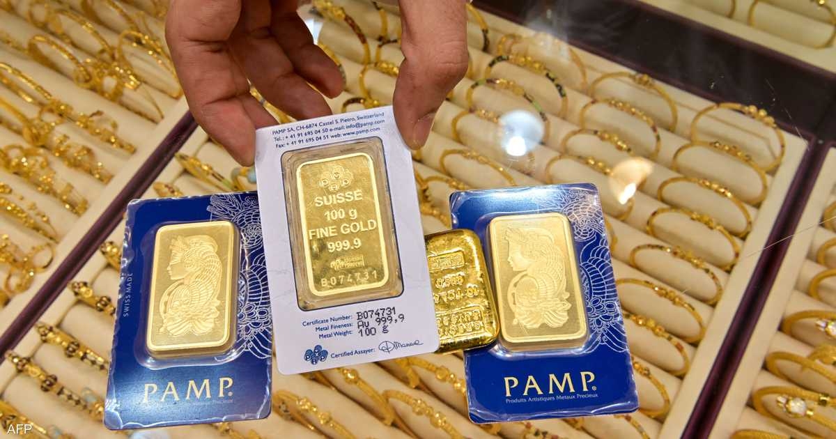 الذهب يرتفع مع تراجع الدولار وتجدد التوترات التجارية