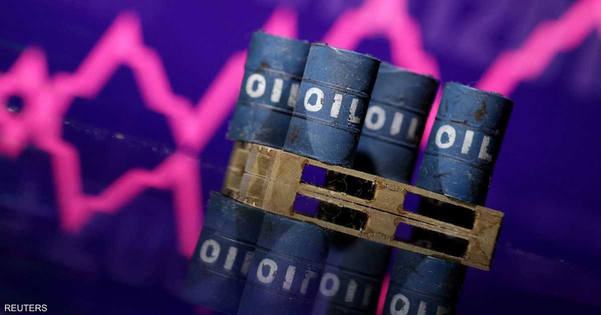 النفط يرتفع مع استفادة المستثمرين من خسائر الجلسة السابقة