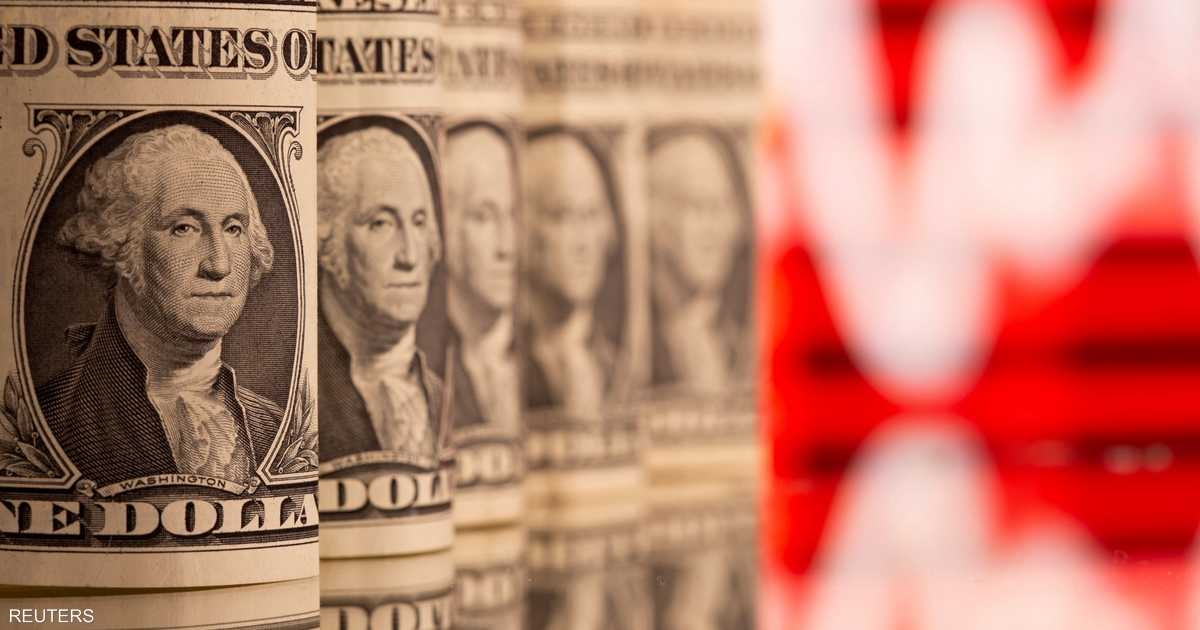 الدولار يرتفع واليورو يقترب من أدنى مستوى منذ عامين