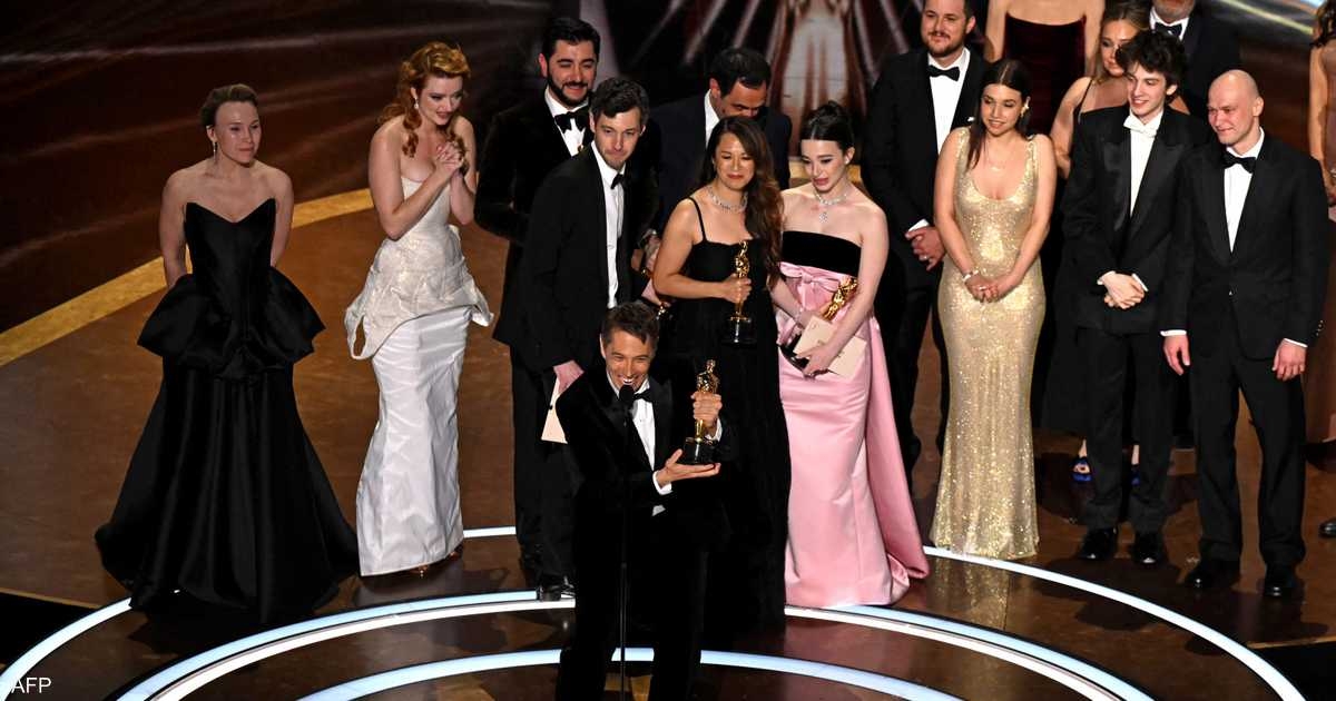 فيلم "أنورا" يهيمن على جوائز الأوسكار.. وبرودي أفضل ممثل