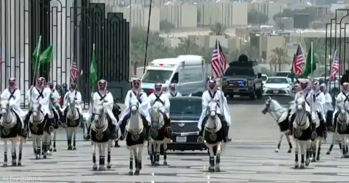 فيديو.. الخيول العربية ترافق موكب ترامب في قصر اليمامة