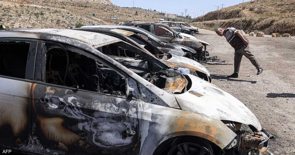 هجوم لمستوطنين إسرائيليين بالضفة.. حرق منازل ومركبات