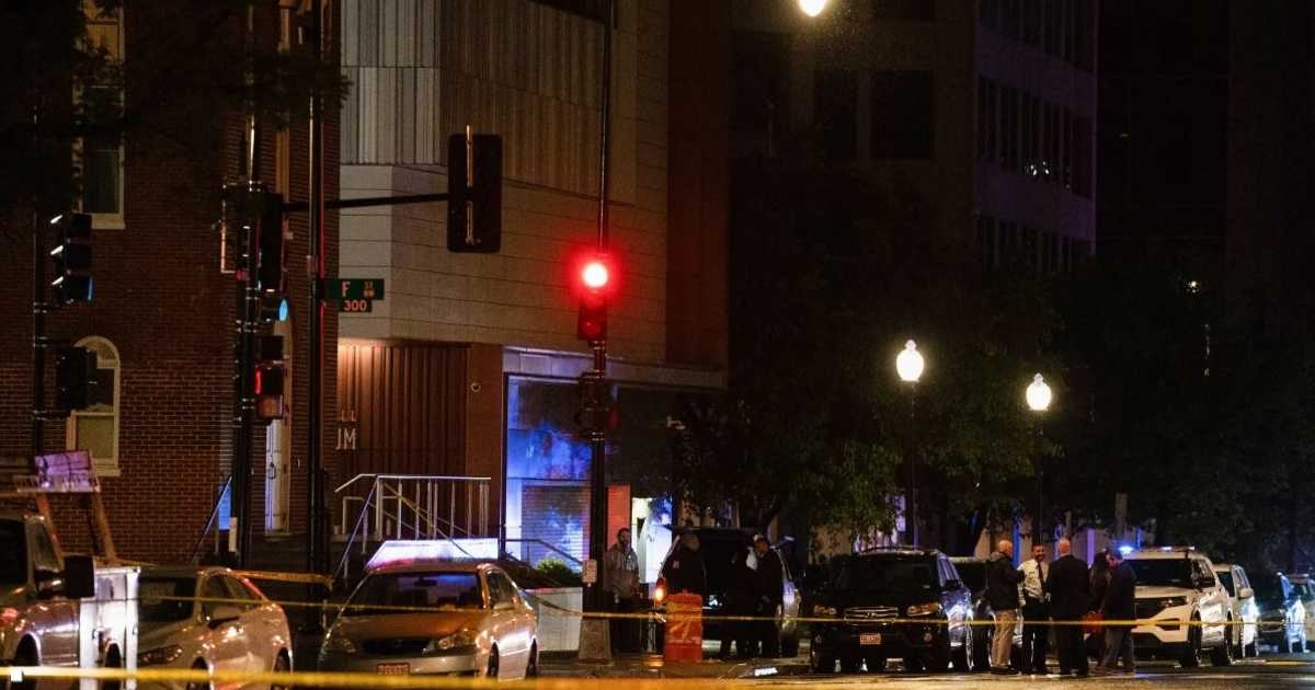 "معلومات مثيرة" بشأن سلاح منفذ هجوم واشنطن.. سافر به جوا