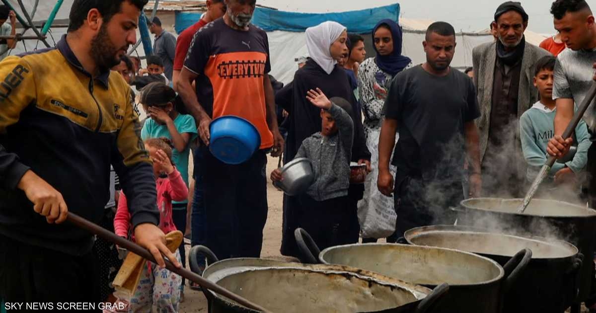 "الأونروا" لسكاي نيوز عربية: مئات الآلاف في غزة يتضورون جوعا