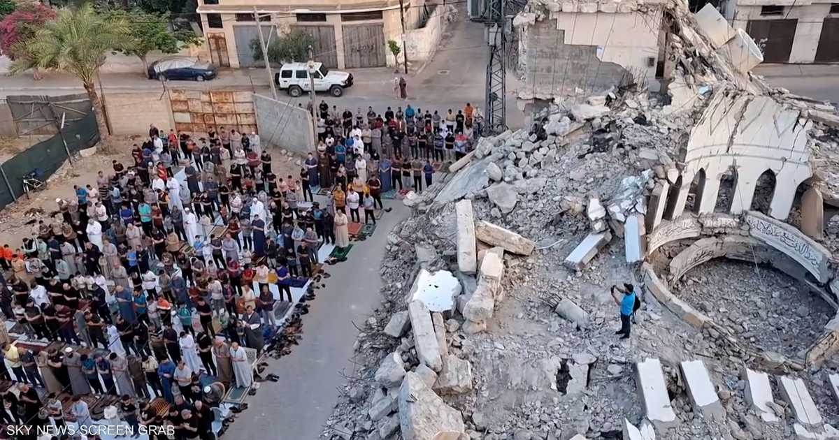 فيديو.. صلاة العيد بين أنقاض المساجد المدمرة في غزة