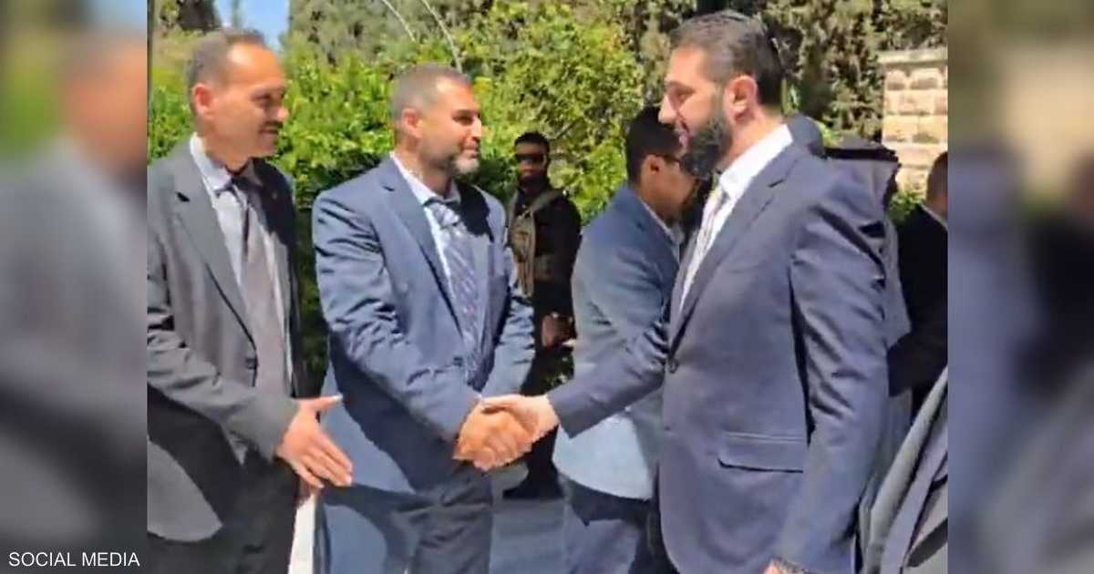وسط إجراءات أمنية مشددة.. أحمد الشرع يصل درعا السورية