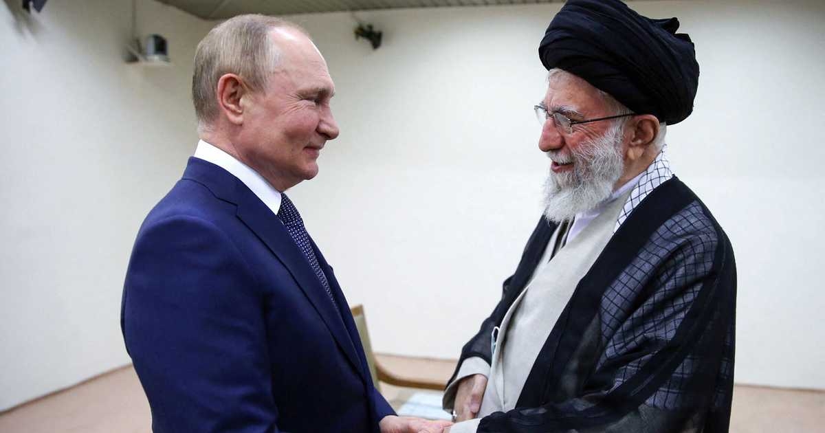 بعد حديثه مع ترامب.. بوتين ينقل "تحذيرا صريحا" إلى خامنئي