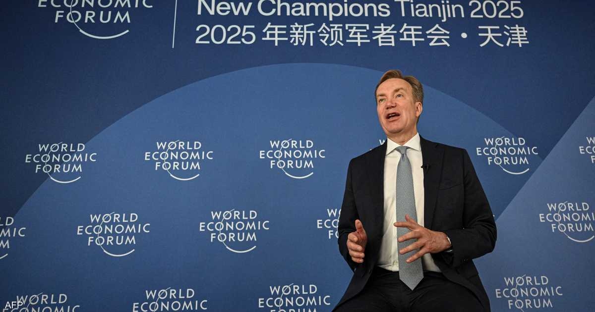 رئيس WEF: الوضع الجيوسياسي الحالي هو الأكثر تعقيدا منذ عقود