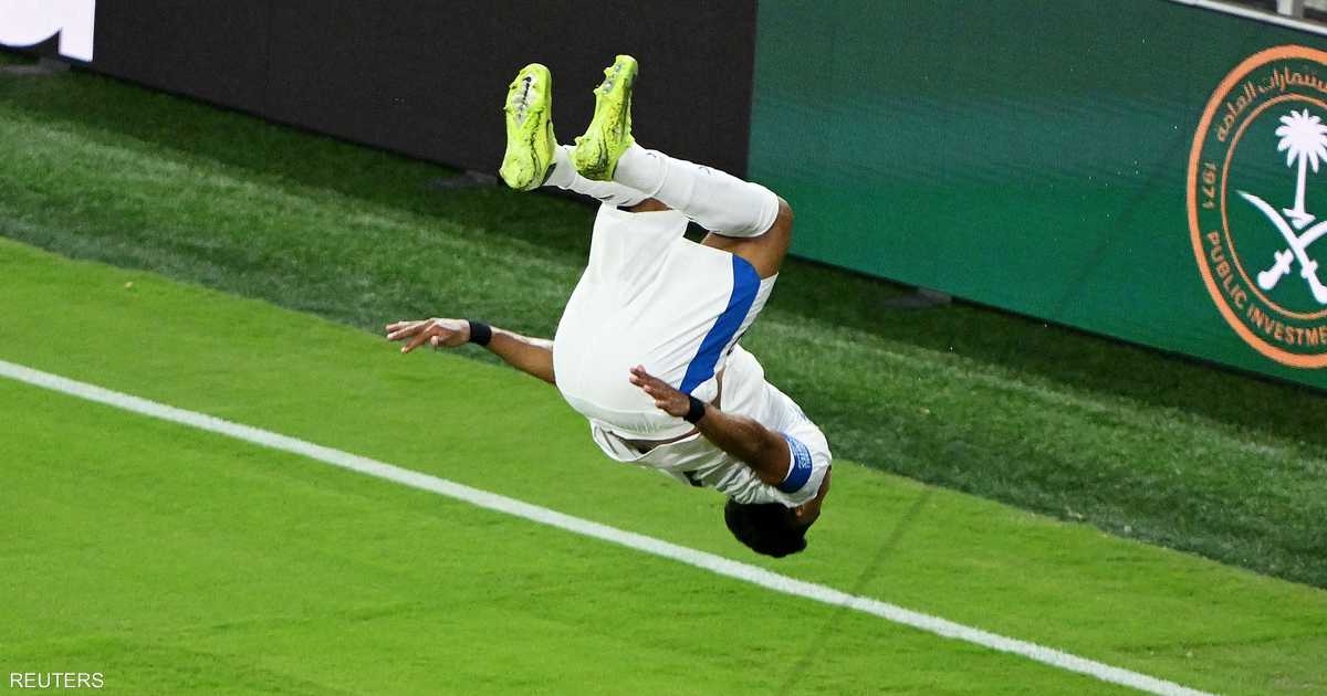 الدوسري وليوناردو يقودان الهلال لدور الـ16 بمونديال الأندية