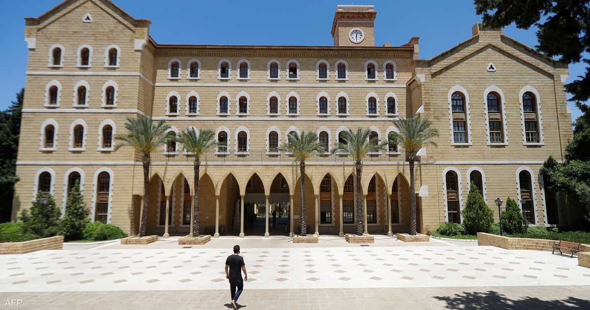 بين الجامعات والمطارات.. شباب لبناني من الطموح إلى "السفر"