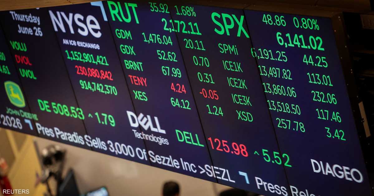 الأسهم العالمية تنتعش مع اقتراب وول ستريت من القمة