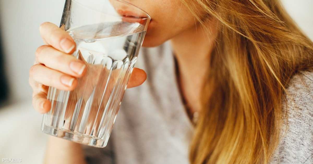 خلال موجات الحر.. ما كمية الماء التي يجب شربها؟