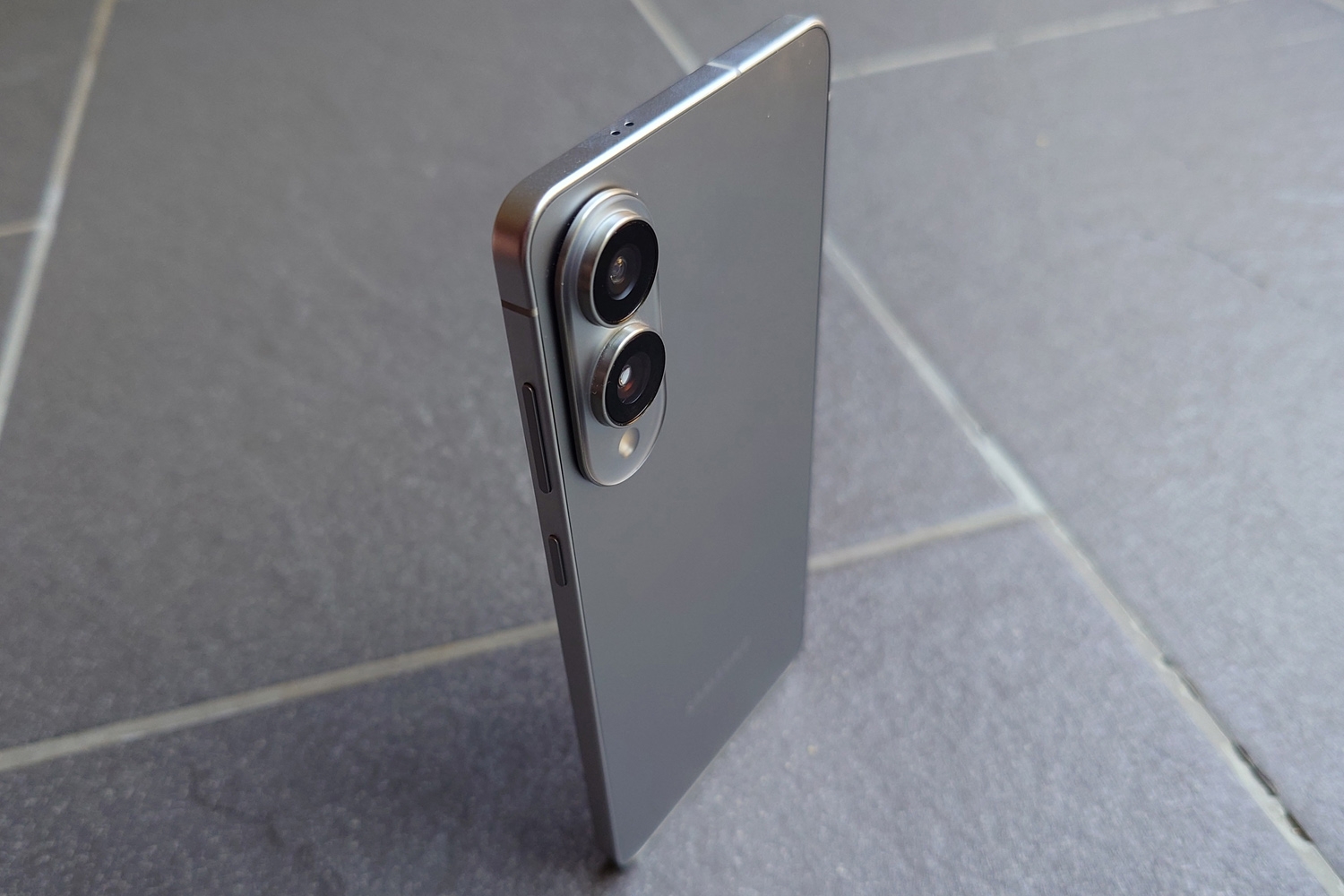 I reviewed the Samsung Galaxy S25 Edge and it's a slim sensation with one fatal flaw