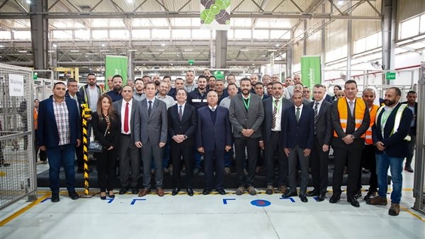 وزير الصناعة والنقل والسفير الفرنسي يتفقدان التوسعات الجديدة بمصنع شنايدر إلكتريك بمدينة بدر