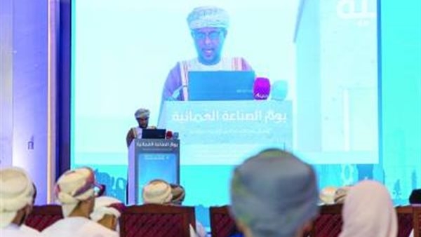 سلطنة عمان تشهد التوقيع على إتفاقيات لإستثمارات جديدة بقيمة 3.9 مليار دولار في قطاع الصناعة