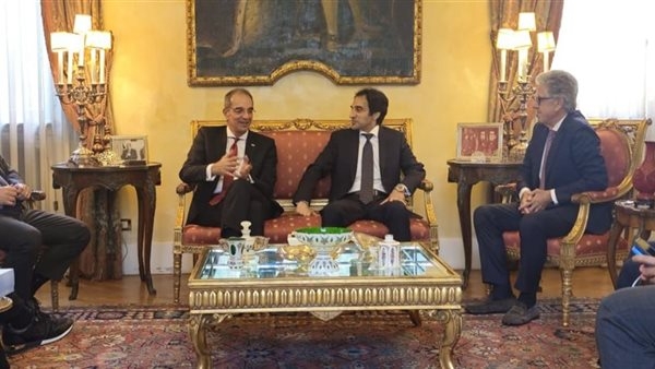 وزير الإتصالات يبحث مع مسئولى كبرى الشركات التكنولوجية العالمية فرص التوسع فى إستثماراتها فى مصر والتعاون فى مجال بناء القدرات الرقمية