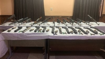 سقوط تاجر سلاح في بني سويف بحوزته 13 قطعة نارية وطلقات متنوعة