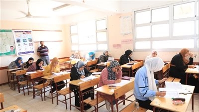 813 ألف طالب بالثانوية العامة يواجهون امتحان اللغة العربية للعام 2025  داخل اللجان