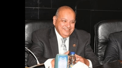 «اللي موجود يكفي مليار».. صحة النواب: أعداد الصيادلة كثيرة للغاية وتتخطى المعدل العالمي.. وعلى أولياء الأمور إدراك ذلك