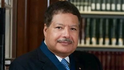 من المطار إلى نوبل.. حين لخص أحمد زويل سر النجاح في "لحظة وداع"