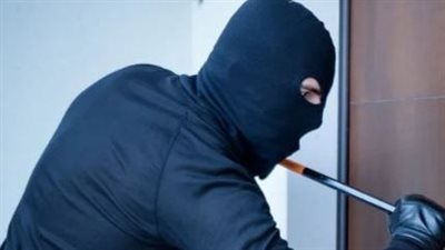 بانتحال الصفة.. مجهولون يستولون على طبنجة ومبلغ مالي من مواطن بالشيخ زايد