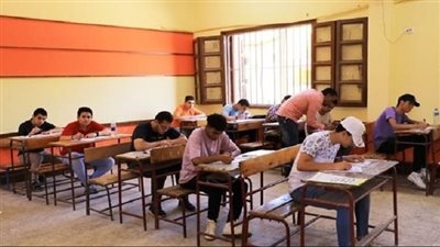 إصابة مراقب و4 طلاب ثانوية العامة خلال امتحاني الفيزياء والتاريخ بالمنيا
