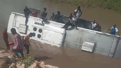إصابات طفيفة: سقوط أتوبيس فريق دودوما التنزاني في النهر أثناء رحلة العودة بعد لعب مباراة في الدوري