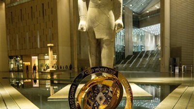 وفد من الاتحاد الدولي لكرة القدم (FIFA) يزور المتحف المصري الكبير بمصاحبة كأس العالم للأندية
