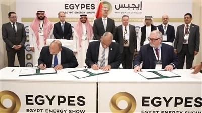 بـ 7 مليارات دولار.. اتفاق مصري - سعودي - إنجليزي لإنشاء مجمع بتروكيماويات بالعلمين الجديدة