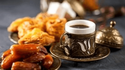 مخاطر شرب القهوة على معدة فارغة أثناء الصيام وبدائل صحية لتحسين الجهاز الهضمي