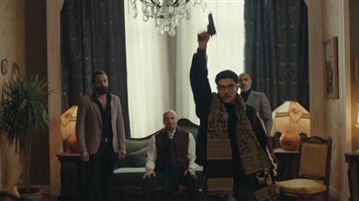 معتز هشام يواجه الخطر بشجاعة ويخفي هويته في مسلسل ولاد الشمس الحلقة 4