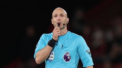 أنتوني تايلور حكمًا لموقعة مانشستر يونايتد وارسنال في الدوري الإنجليزي الممتاز