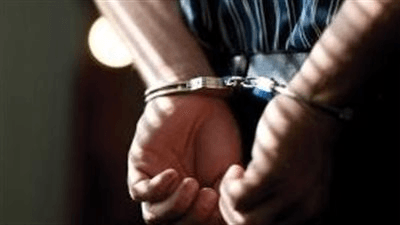 ضبط عاطلين أثناء ترويجهم المخدرات على دراجة نارية فى الفيوم